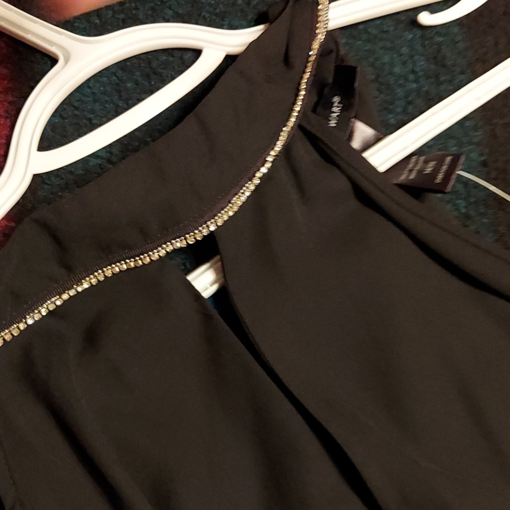 Clothes - Picture 2 of 8
